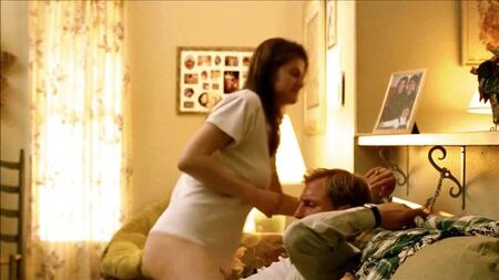 Alexandra Daddario nue - True Detective (2014 - ...)
