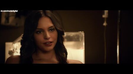 Genesis Rodriguez - Hours (2013) 1080p : nue sur le Web ? Sexy ! Regarder en ligne