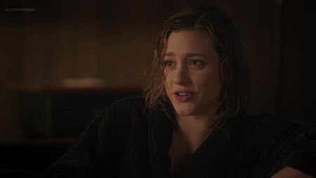 Lili Reinhart nue (couverte) - Riverdale s05e05 (2021) HD 1080p Regarder en ligne / Lili Reinhart - Riverdale