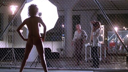 Les fesses nues d'Angelina Jolie et une scène de sexe lesbienne avec Elizabeth Mitchell - Gia (1988) HD 1080p Blu-ray