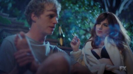 Aya Cash nue - You're the Worst, saison 1, épisode 1 (2014) HD 720p Regarder en ligne