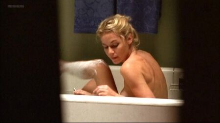 Connie Nielsen nue - Dark Summer (2000)