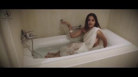 Simran Kaur - Une douche dans la baignoire