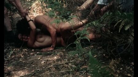violence sexuelle (pornographie, viol) tirée du film : 99 Woman (99 femmes) - 1969