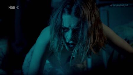 Simone Geissler, Valerie Stoll Nude - Là où aucune ombre ne tombe (2018) HD 720p Regarder en ligne