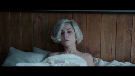Noomi Rapace nue - Les Sept Sœurs (What Happened to Monday, 2017) HD 1080p Regarder en ligne / Noomi Rapace - Le mystère des sept sœurs