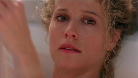 Nancy Travis nue - Destiny Turns on the Radio (1995)
