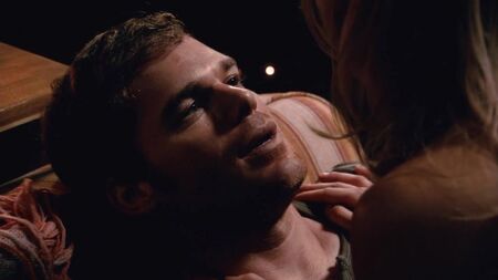 Julie Benz nue - Dexter (2007)
