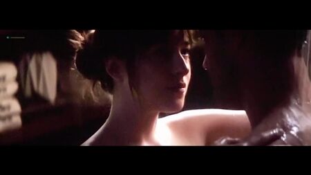 Dakota Johnson nue - Cinquante nuances plus sombres (2017) TS