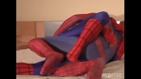 Spiderman XXX - Spiderman gay sans préservatif