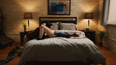 Emily Hampshire nue - Mon aventure sexuelle embarrassante (2012) HD 1080p