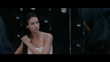 Odette Annable nue - The Unborn (2009)