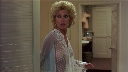Leslie Easterbrook nue - Private Resort (1985) HD 1080p