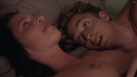 Ruby Modine, Isidora Goreshter nues - Shameless, saison 7, épisode 6 (2016) - 1080p