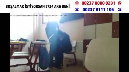 Une jeune lycéenne turque s'adonne à une fellation en classe