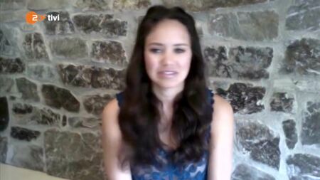 Allie Bertram répond à vos questions - Mako - La Petite Sirène _ ZDFtivi
