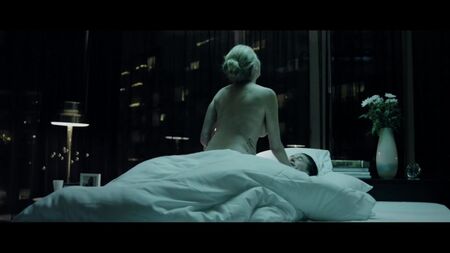 Estella Warren nue - L'étranger en moi (2013)