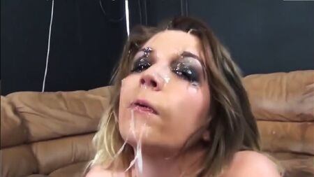Fellation profonde, baise sans relâche dans la bouche, bruits de gorge qui travaille, compilation des meilleurs moments, sélection de vidéos porno, compilation de vidéos porno