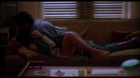 Debra Winger, Barbara Hershey nues - Une femme dangereuse (1993) HD 1080p Regarder en ligne