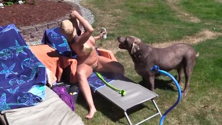 Maman MILF en bikini à Malibu, son compte - bit.ly/2LkLNyE