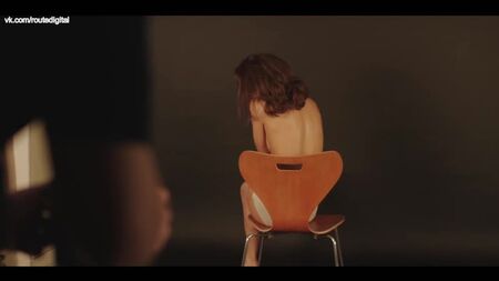 Sophie Cookson nue (couverte) - Le procès de Christine Keeler (2019) s1e2-4 HD 1080p Regarder en ligne