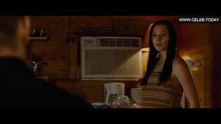 Elizabeth Olsen - Scènes de sexe explicites - Gros seins, seins nus - Oldboy (2013)