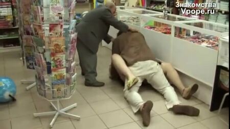 Dans le magasin (Maison, porno, sexe, baise, hard, seins, cul, fellation, sodomie)