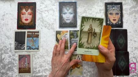 La disposition des cartes de tarot