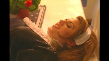 M. a léché le manda pour une femme de ménage et a planté une bite