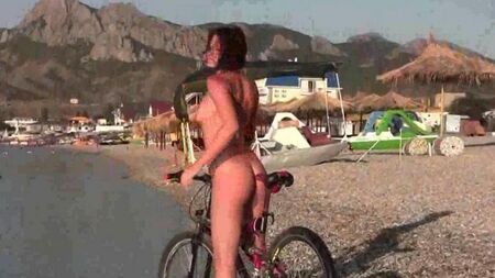 Nu sur le vélo