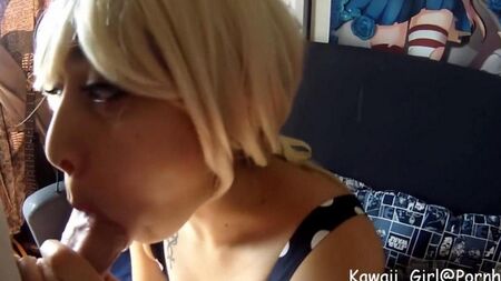 Elle aime sucer une bite alors
