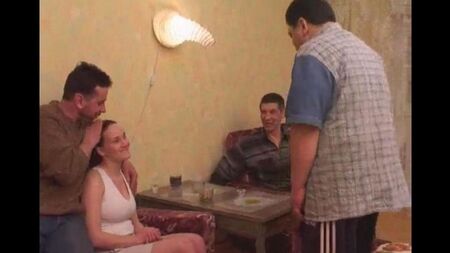 Un oncle ivre avec des amis fait un inceste avec une nièce