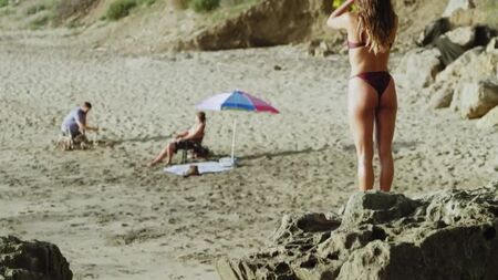 Tasya Teles, Alisa Reyes, Jillian Tremaine - Break Even (2020) 1080p / Tasya Teles, Alisa Reyes, Jillian Tremaine - À flot