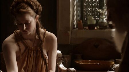 Toutes les scènes de nudité d'Esme Bianco dans Game of Thrones en HD 720p