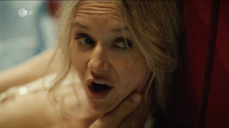 Stefanie Stappenbeck Nude - Le 7e jour (2017) HD 720p Regarder en ligne / Stefanie Stappenbeck - Le septième jour