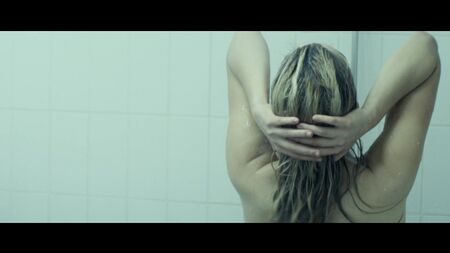 Rachael Taylor nue - Ghost Machine (2009) HD 1080p