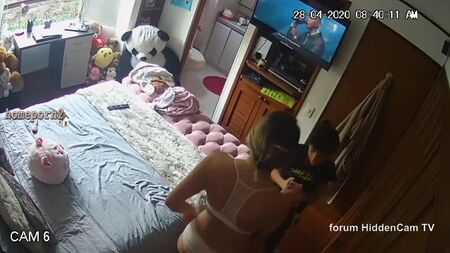 Quand son fils a une mère star du porno ! ⭐️ Vous n'imaginez pas ce qu'elle fait