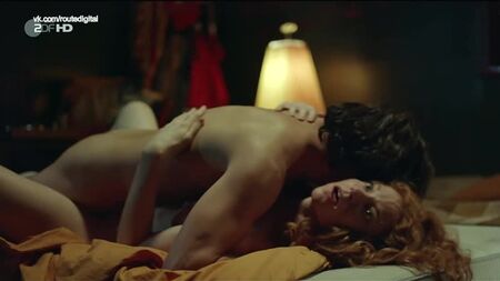 Marleen Lohse nue dans « Bella Germania » S01 E03 (2019) - 1080p Regarder en ligne / Марлен Лозе