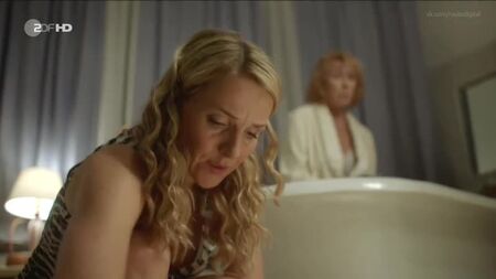 Tanja Wedhorn, Gaby Dohm - Marie fait le ménage (2016) 001 Nue ? Sexy ! Regarder en ligne / Tanja Wedhorn, Gaby Dohm - Marie la femme de ménage