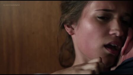 Alicia Vikander nue - Pure (Vers la beauté, 2009) 1080p Regarder en ligne Alicia Vikander - Pure (Vers la beauté)