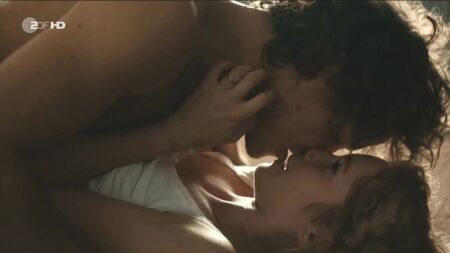 Cornelia Gröschel, Karoline Teska Nude - Une comme elle (2015)