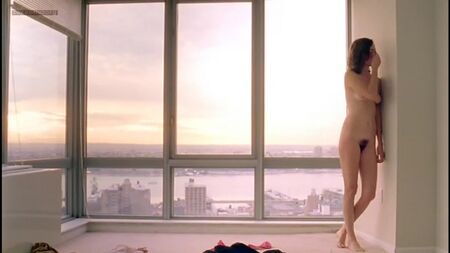 Julianne Nicholson (scènes de nudité de Julianne Nicholson dans « Flannel Pajamas », 2006)