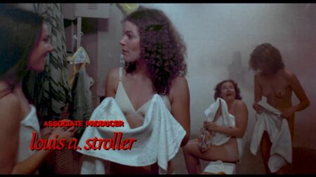 Sissy Spacek, Nancy Allen, Amy Irving, Cindy Daly nues - Carrie (1976)
