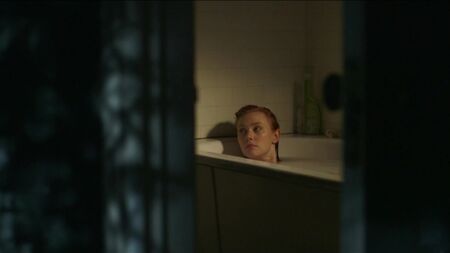 Deborah Ann Woll nue - Forever (2015)