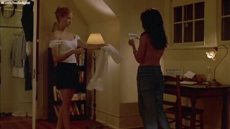 Susan Ward nue, Lori Heuring, Erinn Bartlett, Laurie Fortier - The In Crowd (2000) 1080p - Regarder en ligne