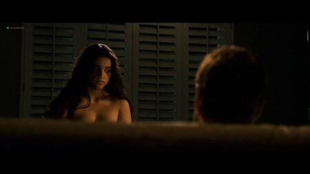 Summer Bishil (scènes torrides de Summer Bishil dans « Nothing Is Private », 2007)