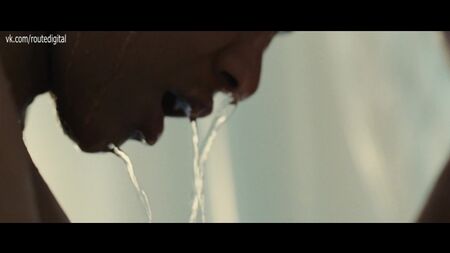 Zoe Saldana nue - Colombiana (2011) HD 1080p Regarder en ligne