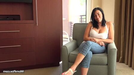 J'ai baisé une maman mûre jusqu'à ce qu'elle ait plusieurs orgasmes, maman POV sexe porno baise femme orgasme gros seins milf aux formes généreuses (Hot&Horny)