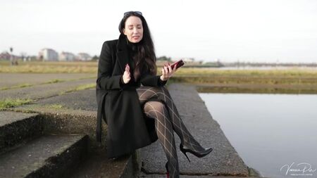 Manteau long Wolford Tights - FAQ - Questions et réponses - Questions fréquentes posées à Vanessa Pur de pureGLAMtv