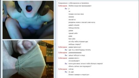 ChatRoulette : une fille virtuelle se masturbe, sexy, se déshabille devant la webcam. J'adore qu'on me donne des ordres